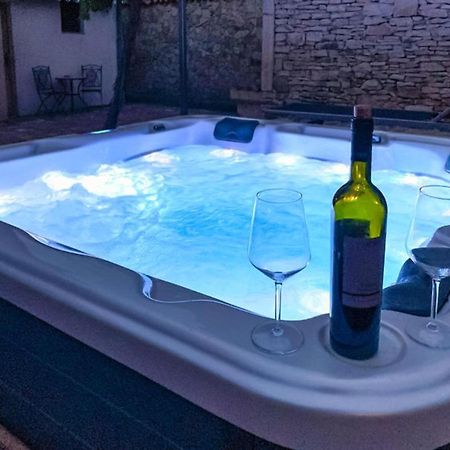 רוביני Studios Barre With Jacuzzi מראה חיצוני תמונה