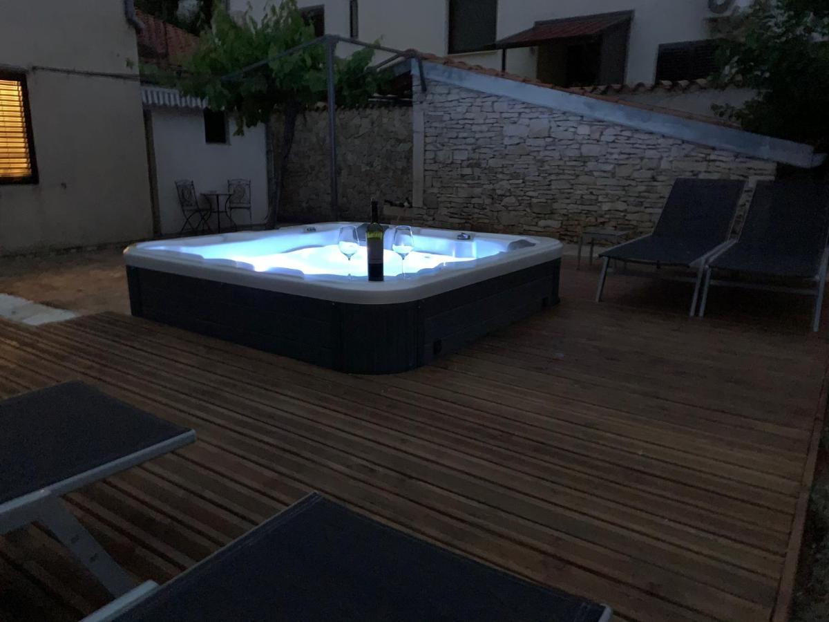 רוביני Studios Barre With Jacuzzi מראה חיצוני תמונה
