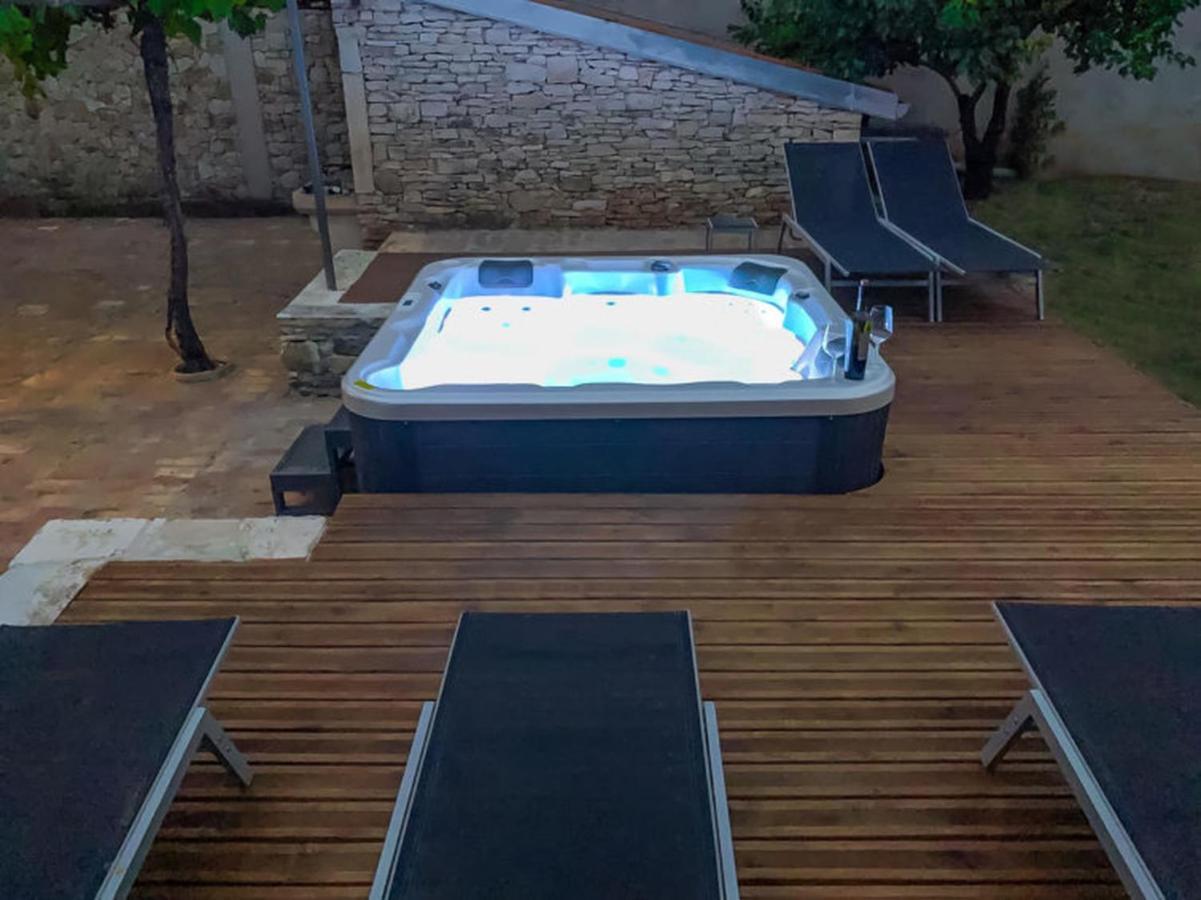 רוביני Studios Barre With Jacuzzi מראה חיצוני תמונה