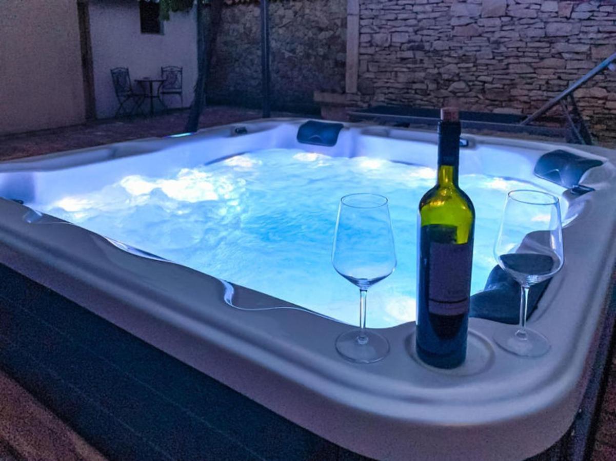 רוביני Studios Barre With Jacuzzi מראה חיצוני תמונה